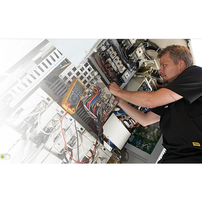 1 industri elektriker fra EL:CON en hel dag